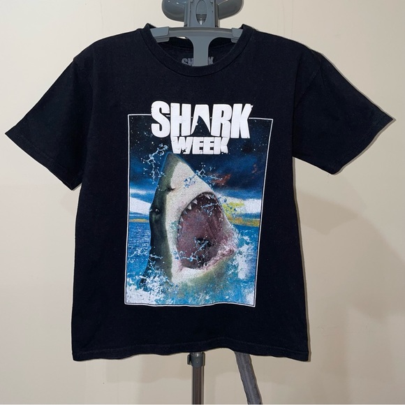 Lot of 3 EUC & VGUC Kids Tshirts: Shark Week, Minecraft Periodic Table, Canada - Picture 3 of 14